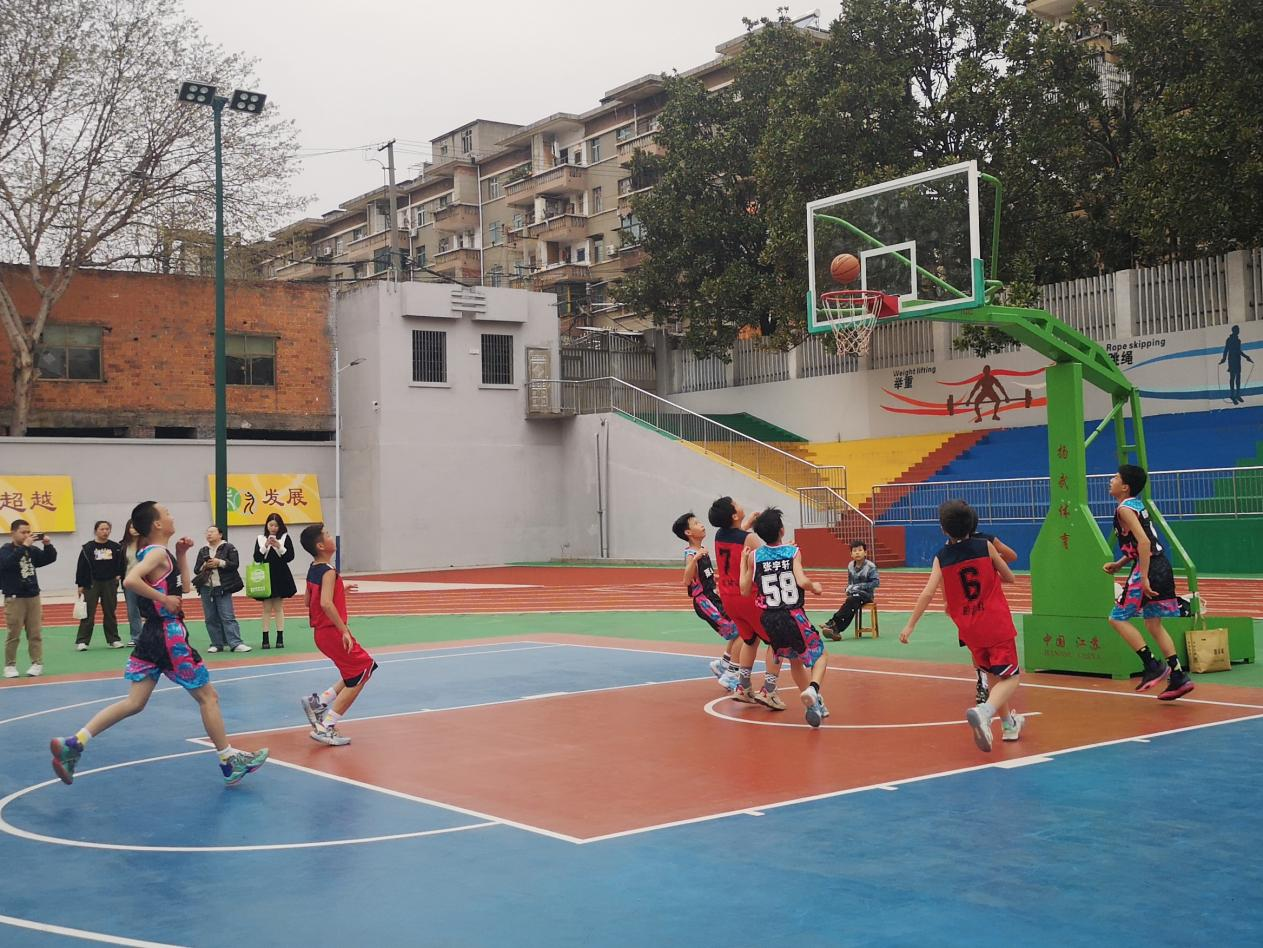 栗山小学篮球队勇夺双清区中小学生篮球赛冠军，将代表区队参加市级比赛